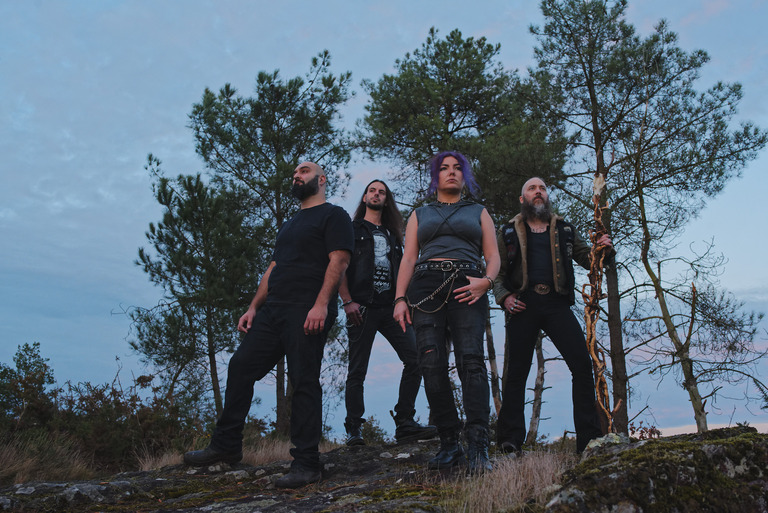 Promotional photo of the full Granit Mitoyen band